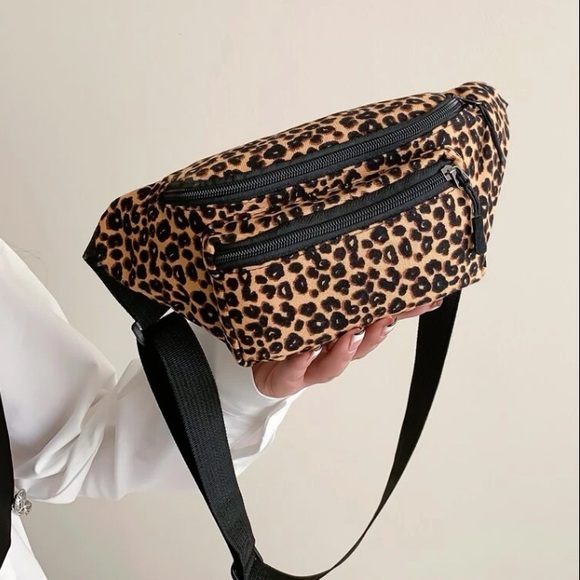 💙 Women’s Leopard Print Double Front Pockets Adjustable Strap Fanny Pack - Picture 2 of 10